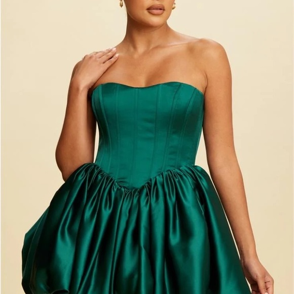 Luxxel Dresses & Skirts - Luxxel Strapless Balloon Puff Dress